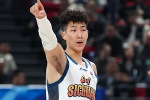 直播吧:南京同曦将与李玮灏签下3年C类合同