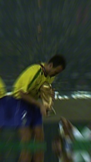 今晚谁捧杯?FIFA官媒:一条视频看本世纪所有世界杯捧杯画面