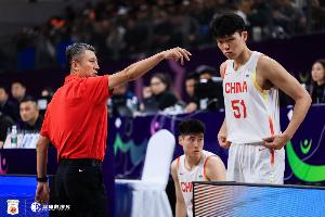 解说:杨瀚森8月为国出征没问题 因为后面两个窗口期他都打不了