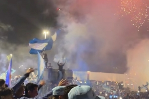 气氛热烈!奥塔门迪晒国家队返回阿根廷庆祝视频
