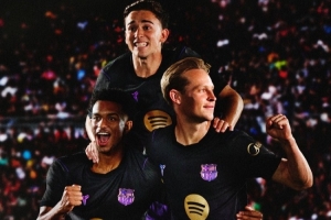 科比联名!巴萨发布新赛季客场球衣 叠满各种科比&黑曼巴元素