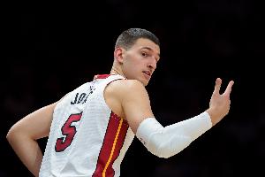 字母寄语约维奇:打得很棒球风适配NBA 下季进攻空间会开阔很多