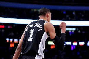 费尔斯:欢迎来NBA时刻是打文班亚马 你能做的事很有限