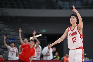 发挥亮眼!张懿赵杰出战22分钟 6中5&罚球4中4得到16分6篮板1盖帽