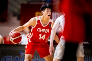 媒体人:亚青赛也就我们给袋鼠制造了麻烦 但篮板又成老大难问题