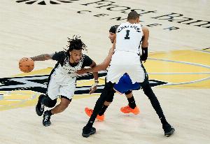 卡斯尔训练师:他是NBA最好的外线球员 休赛期进行了投篮训练