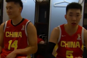中国男篮26分大胜卡塔尔 赛后更衣室廖三宁玩梗:中国人能飞