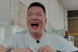 朱芳雨在贵州榕江吃牛瘪火锅:兄弟们这真心不错 好吃到停不下来