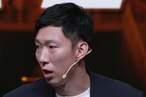 周琦:中国男篮一直有战术 但实战连接性不是很好 所以显得没战术