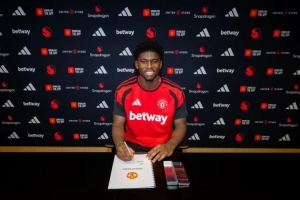 跟队为曼联引援评分:巴莱巴、蒂莱曼斯7分,桑托斯6分 总评6分