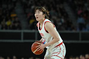 主攻手!罗欣棫半场8中3砍全队最高11分外加5板 三分4中2