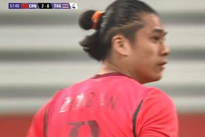 第58分钟,U23国足首个换人调整,张玉宁登场,换下蒯纪闻