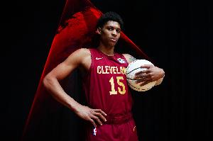 还在调整~阿特金森:不要过度解读新秀托马斯出场顺序靠前一事