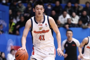 成熟了不少!王洪泽半场出战12分钟 6中4高效拿到10分